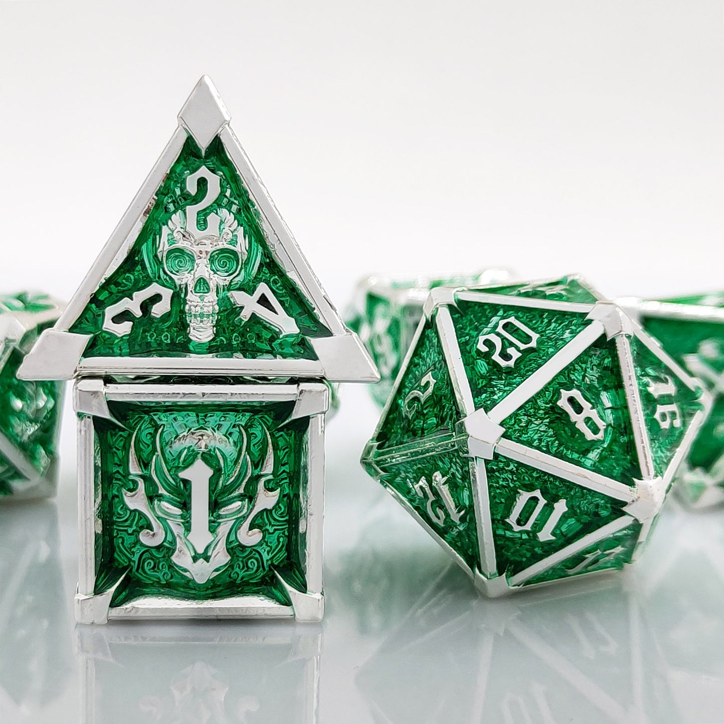 7-delige Metal Dice Set ‘Emerald Skull’