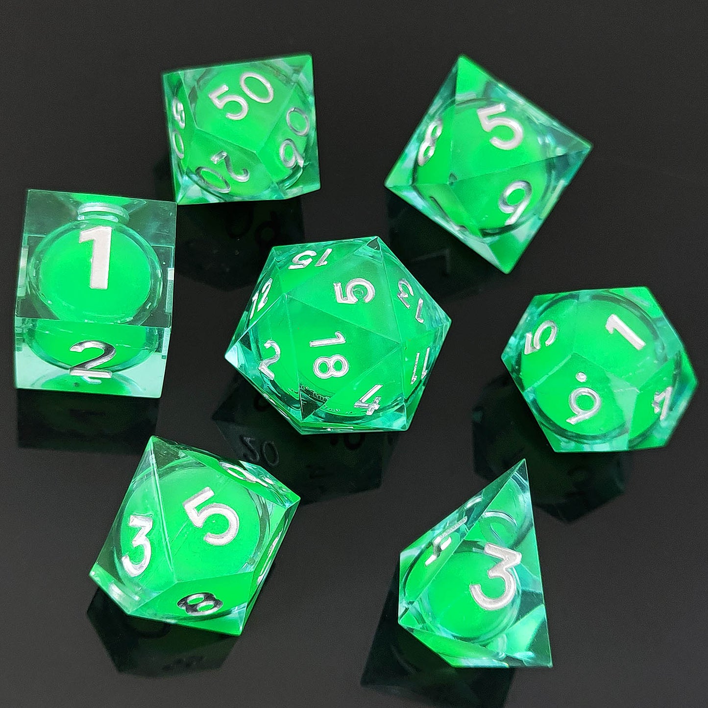 7 delige Resin Dice Set “Luminous Emerald Glow"