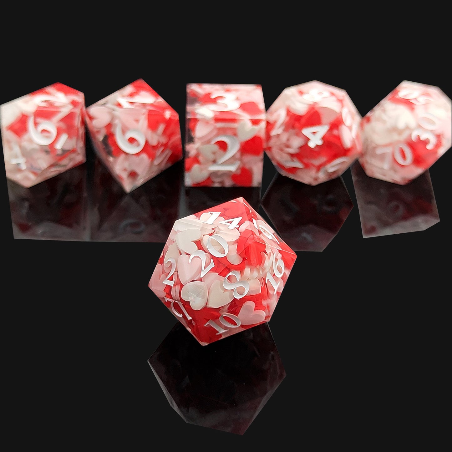 7 delige Resin Dice Set “Love Hearts”