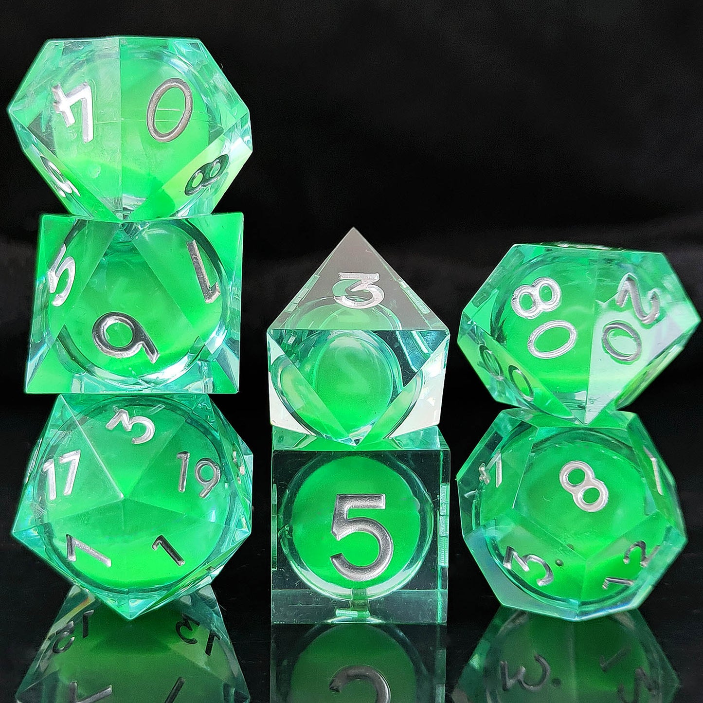 7 delige Resin Dice Set “Luminous Emerald Glow"