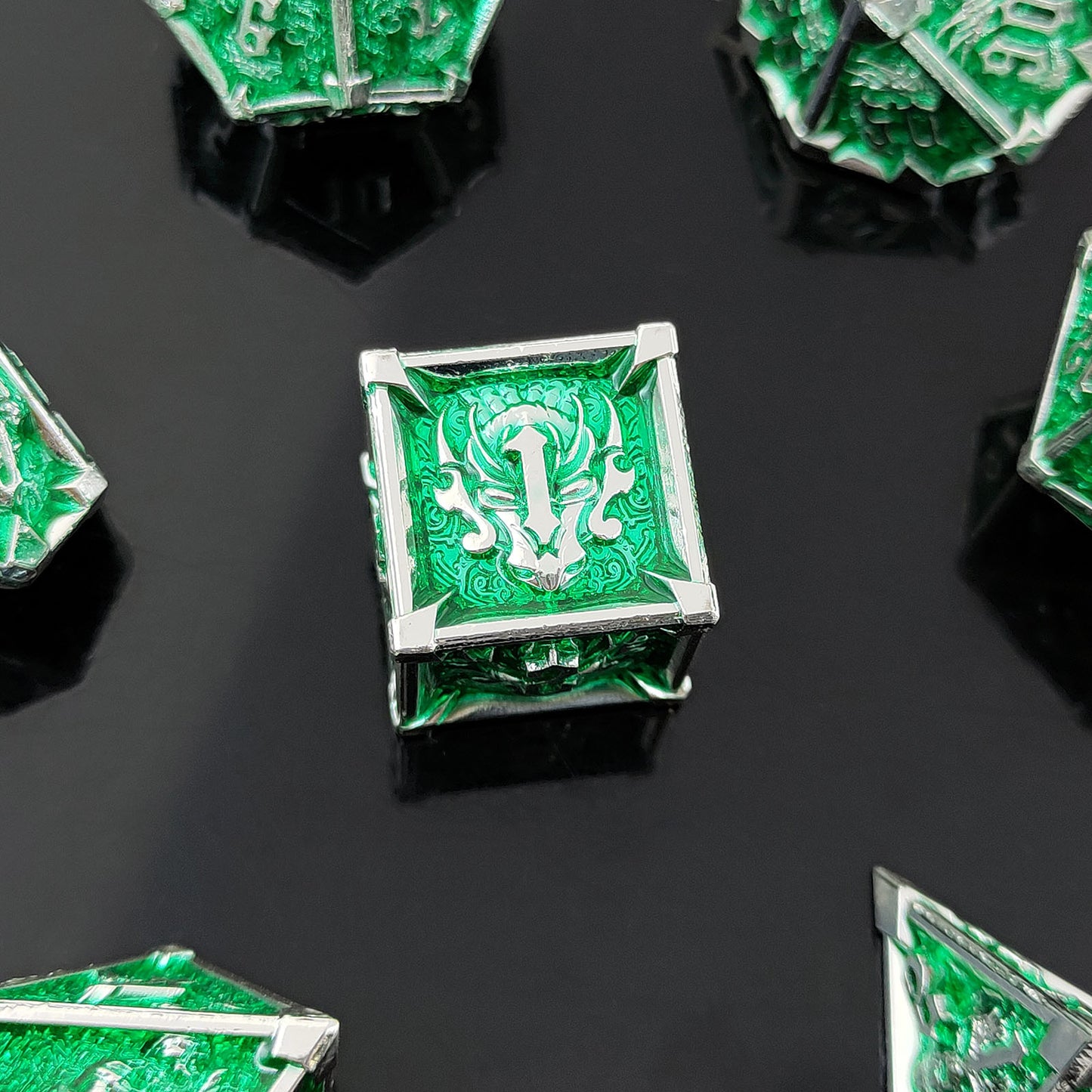 7-delige Metal Dice Set ‘Emerald Skull’