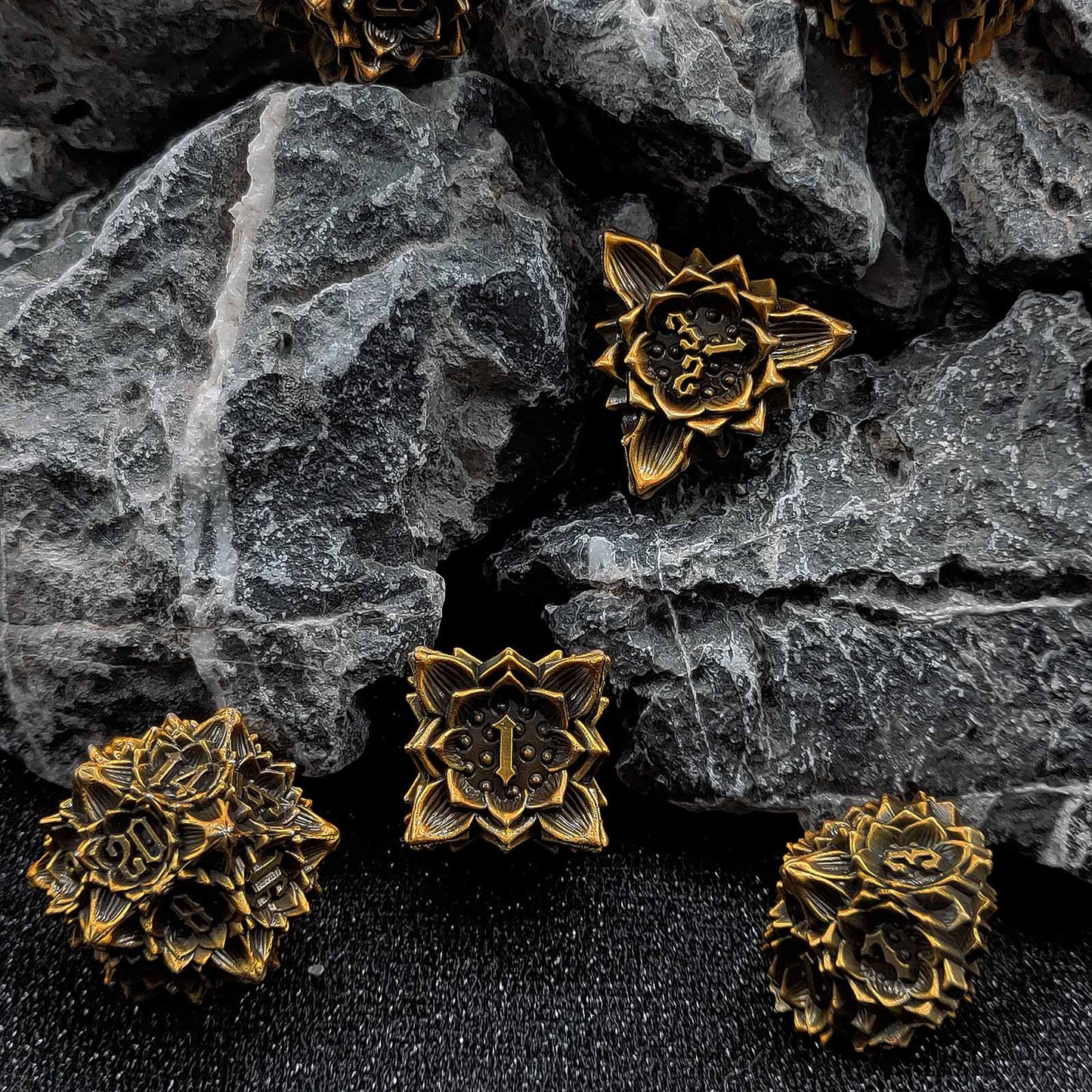 7 delige Metal Dice Set “Flower"