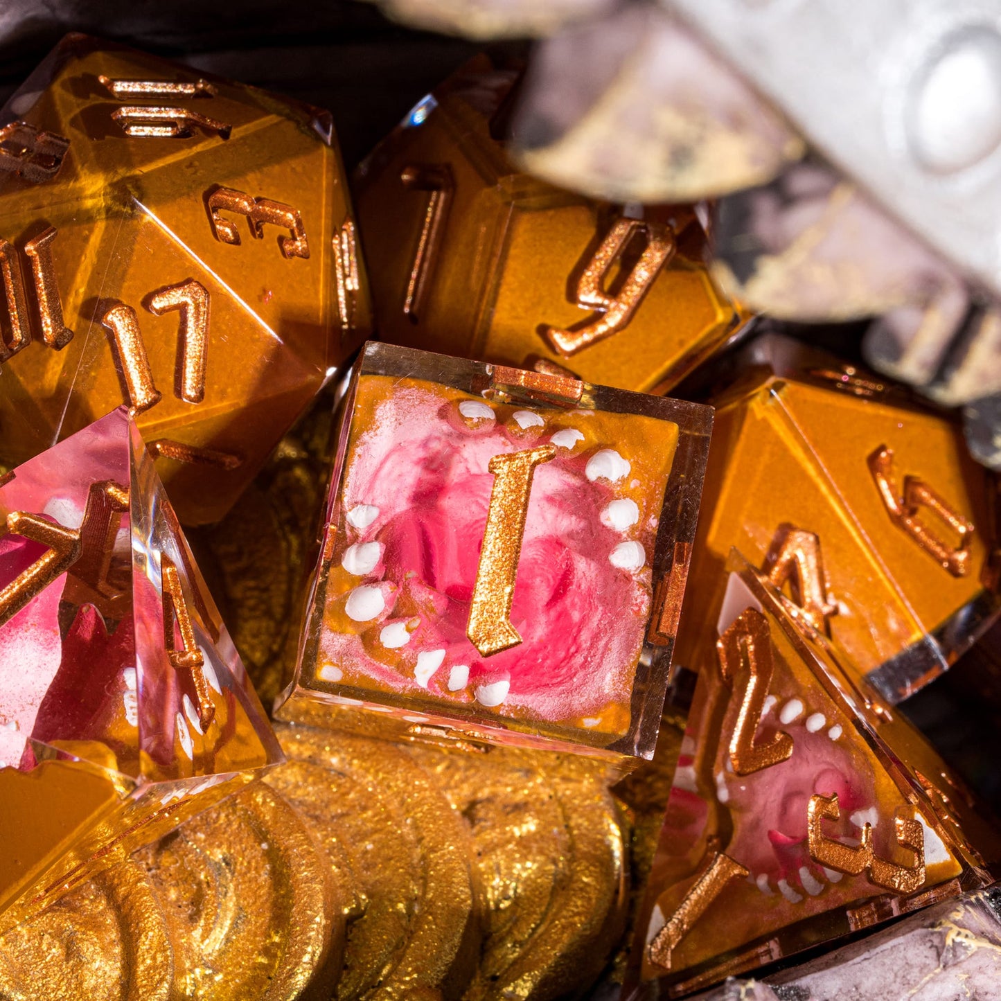 7 delige Resin Dice Set “Mimic’s Bite"