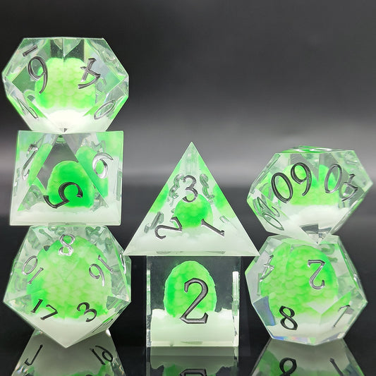 7 delige Resin Dice Set “Dragon Egg – Emerald Hatchling"