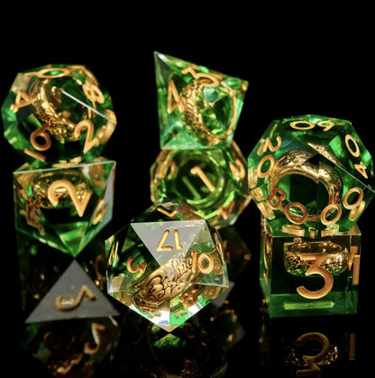 Dungeons and Dragons Dobbelsteen set Groen met Ring in de Stenen