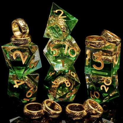Dungeons and Dragons Dobbelsteen set Groen met Ring in de Stenen