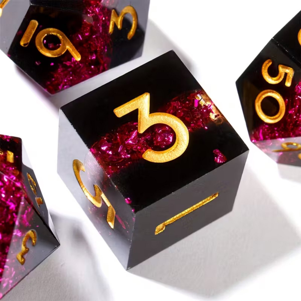 7 delige Resin Dice Set “ Magenta Shards”