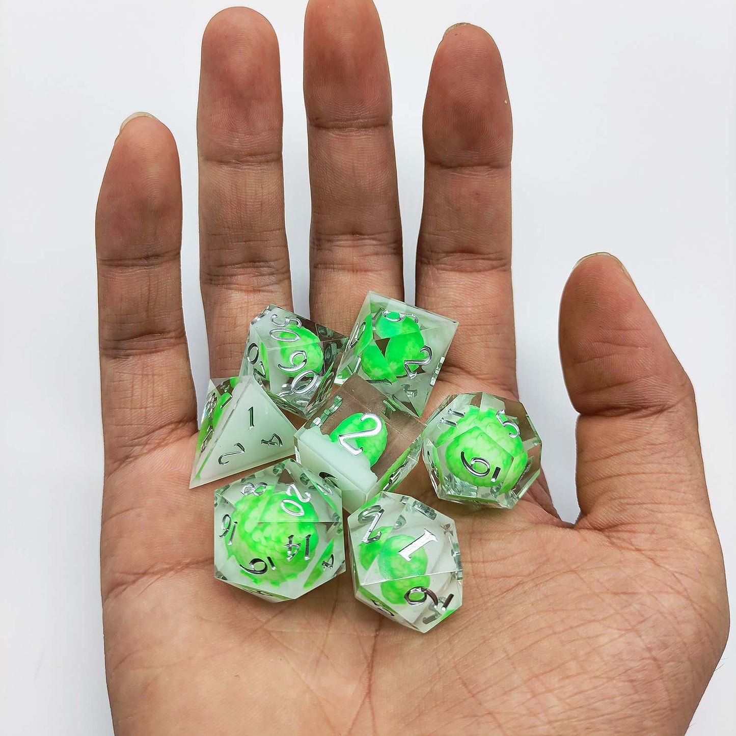 7 delige Resin Dice Set “Dragon Egg – Emerald Hatchling"