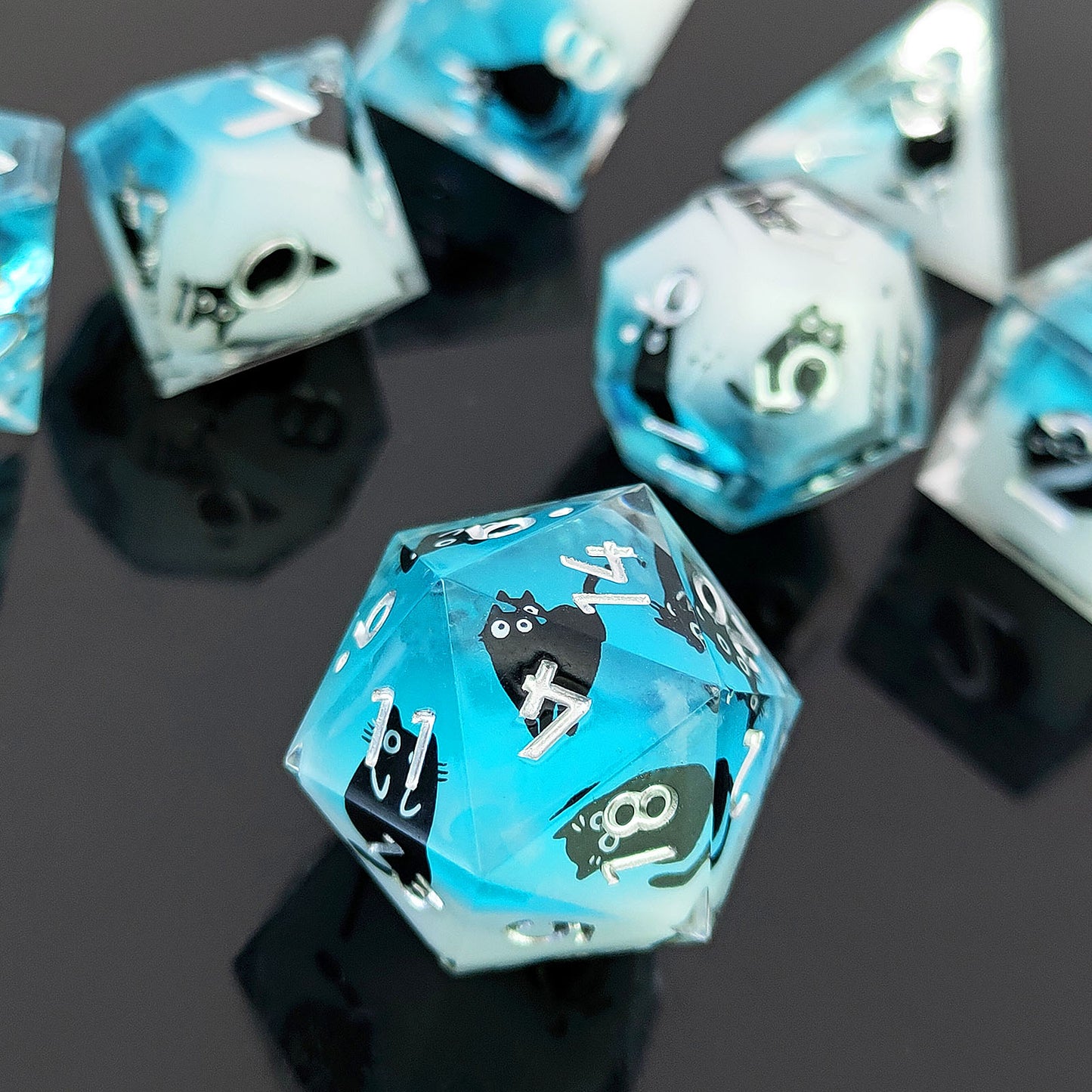 7 delige Resin Dice Set “Blue Kitten"