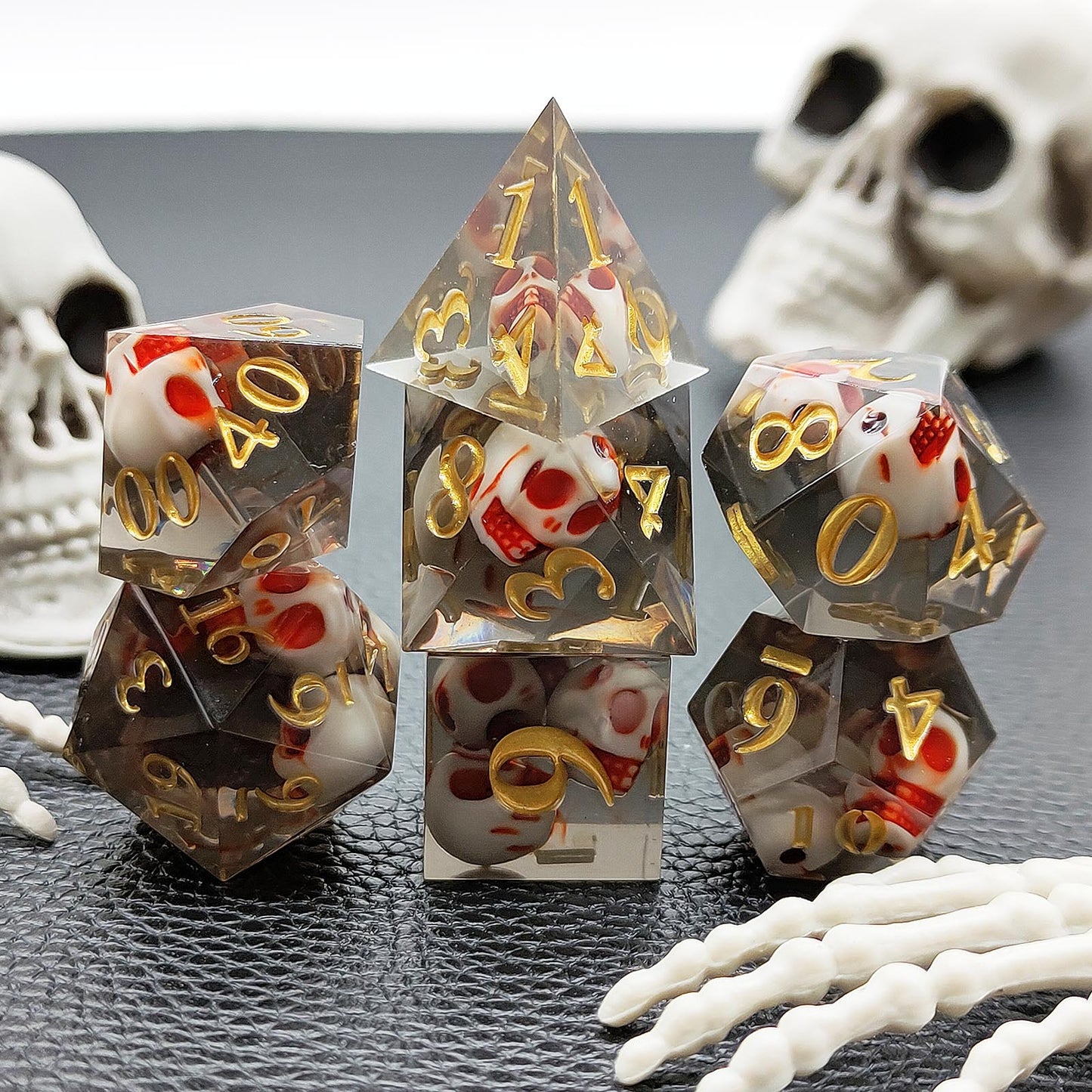 7 delige Resin Dice Set “Obsidian Skulls"