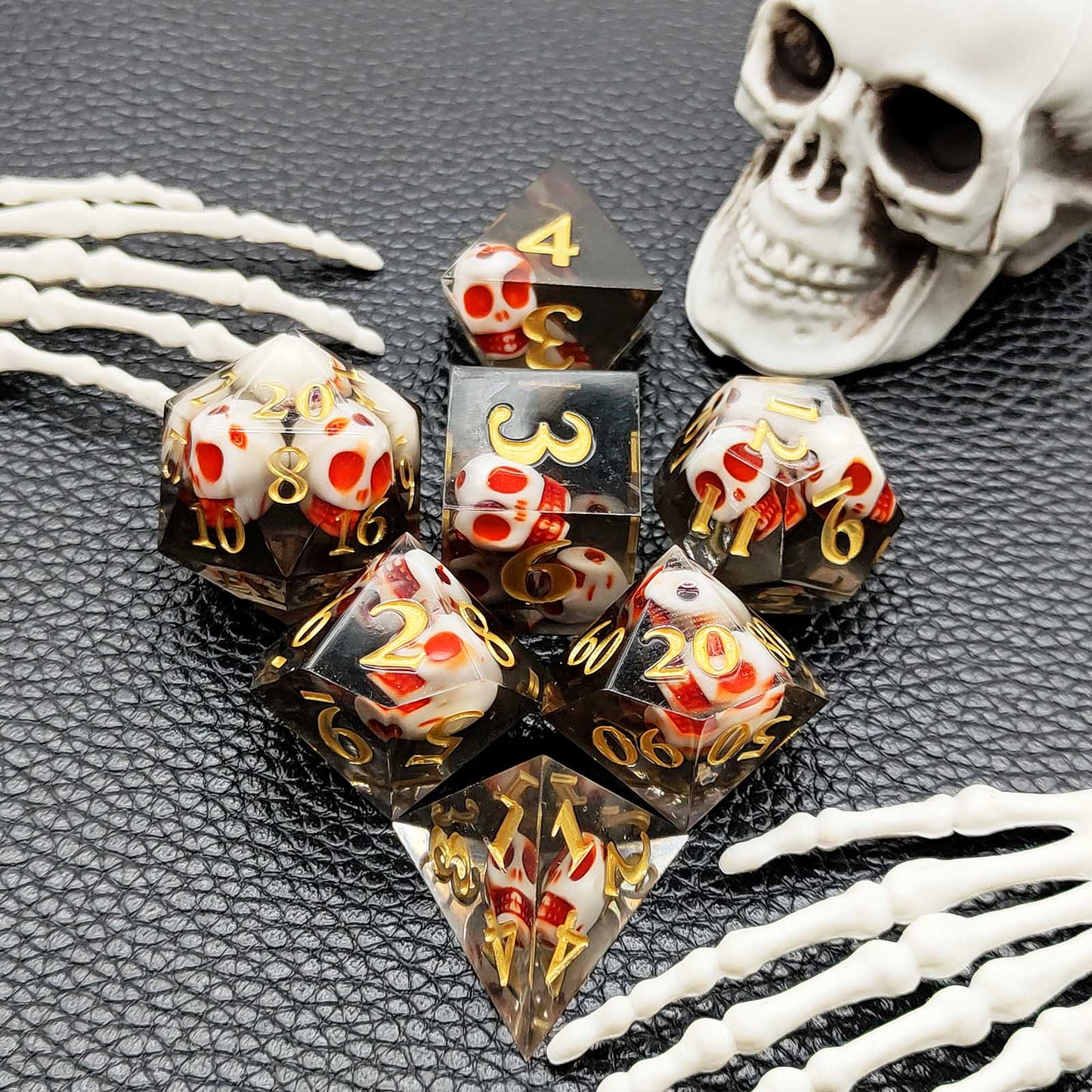 7 delige Resin Dice Set “Obsidian Skulls"