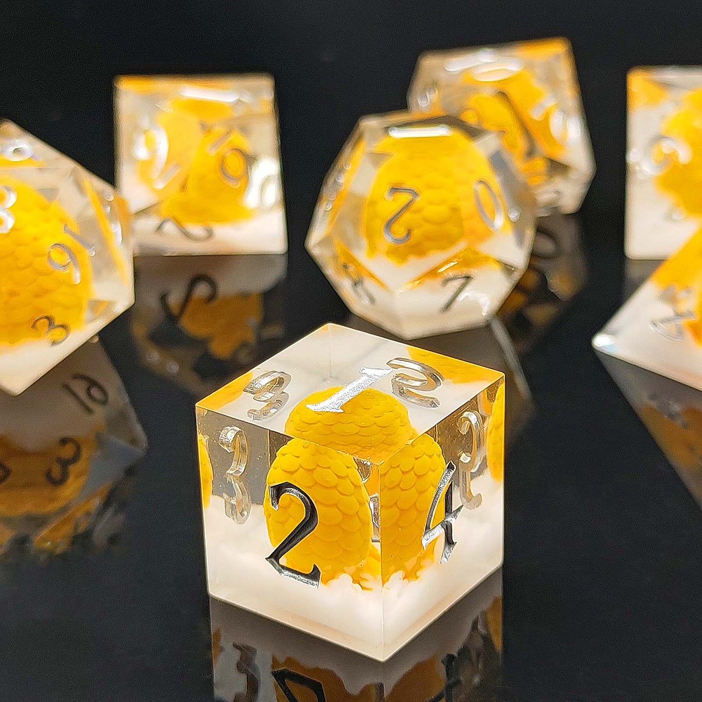 7 delige Resin Dice Set “Dragon Egg – Solar Hatchling"