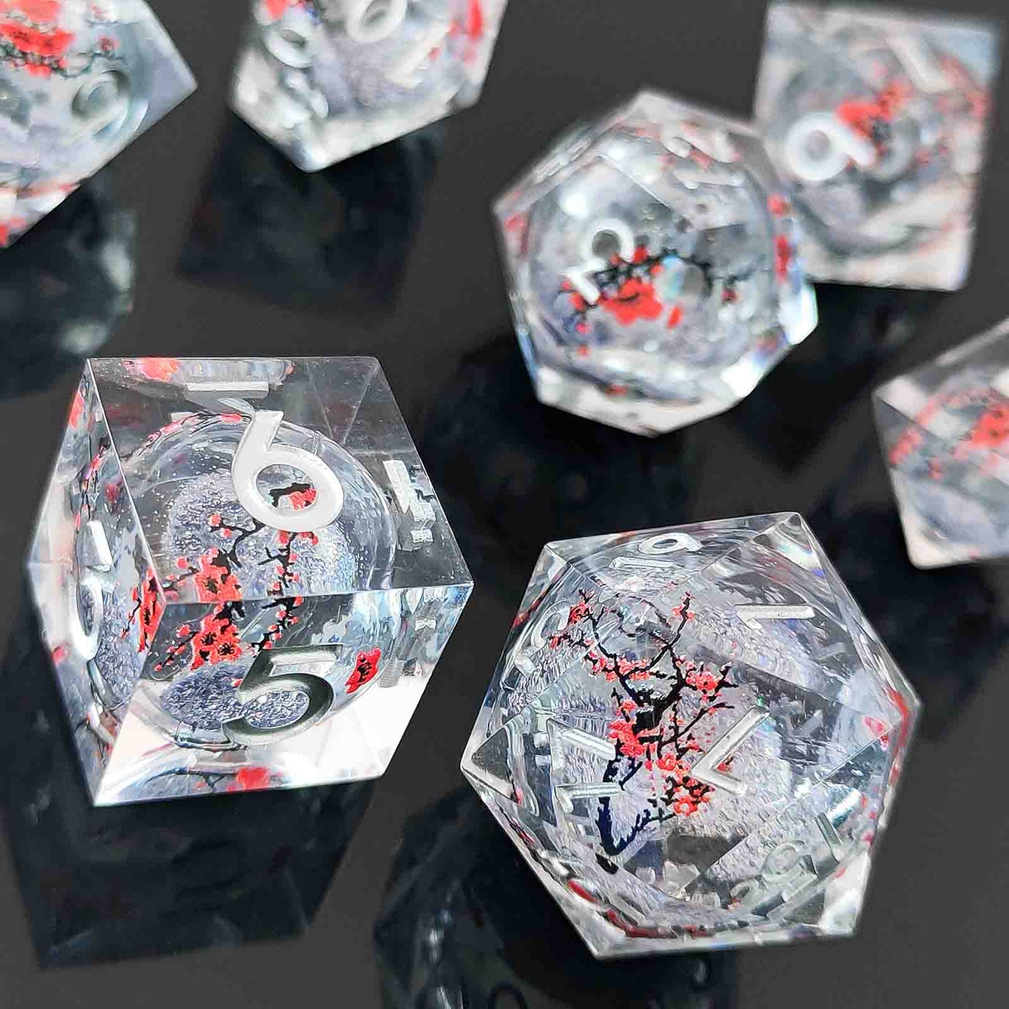 7 delige Resin Liquid Core Dice Set “Silver Sakura Dream"