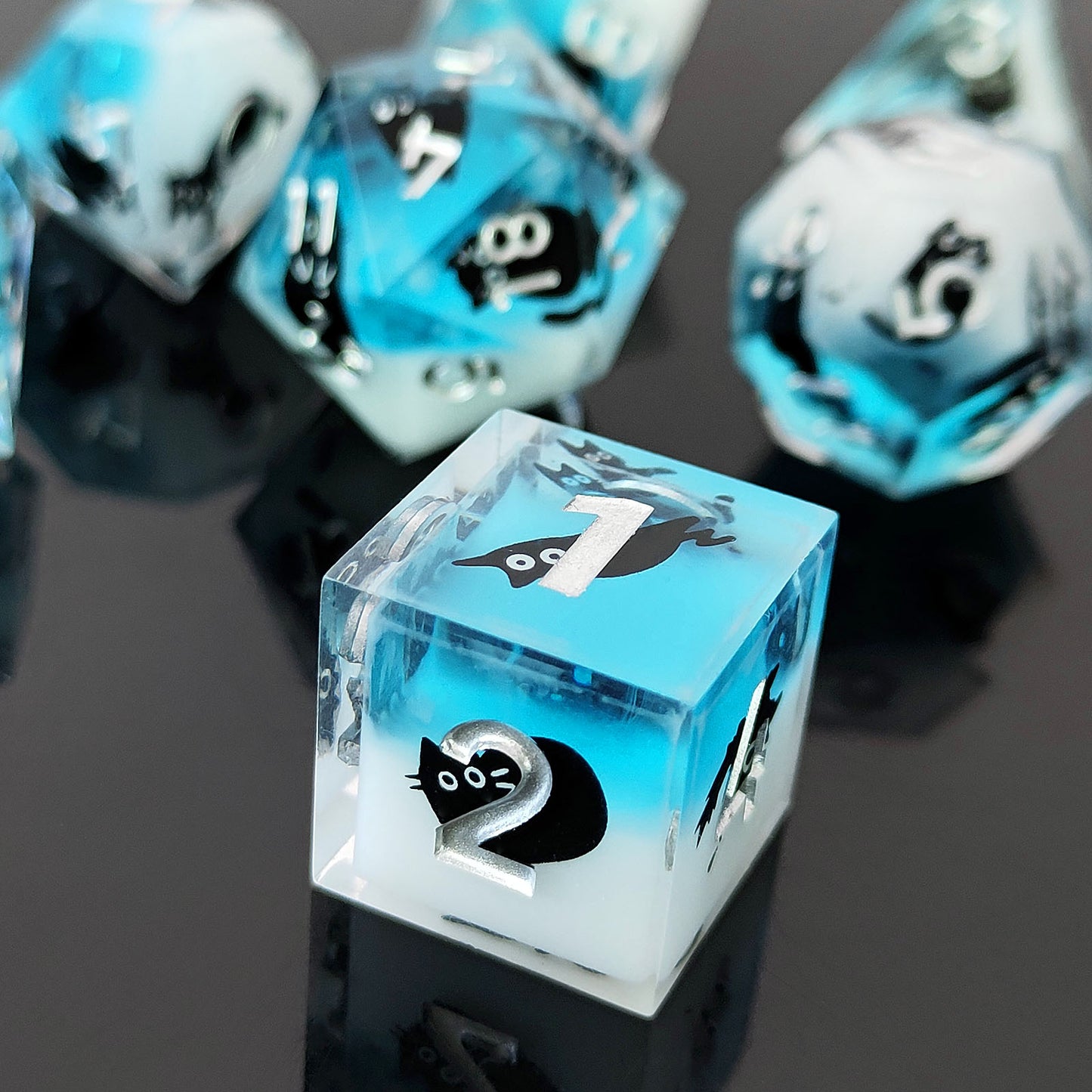 7 delige Resin Dice Set “Blue Kitten"