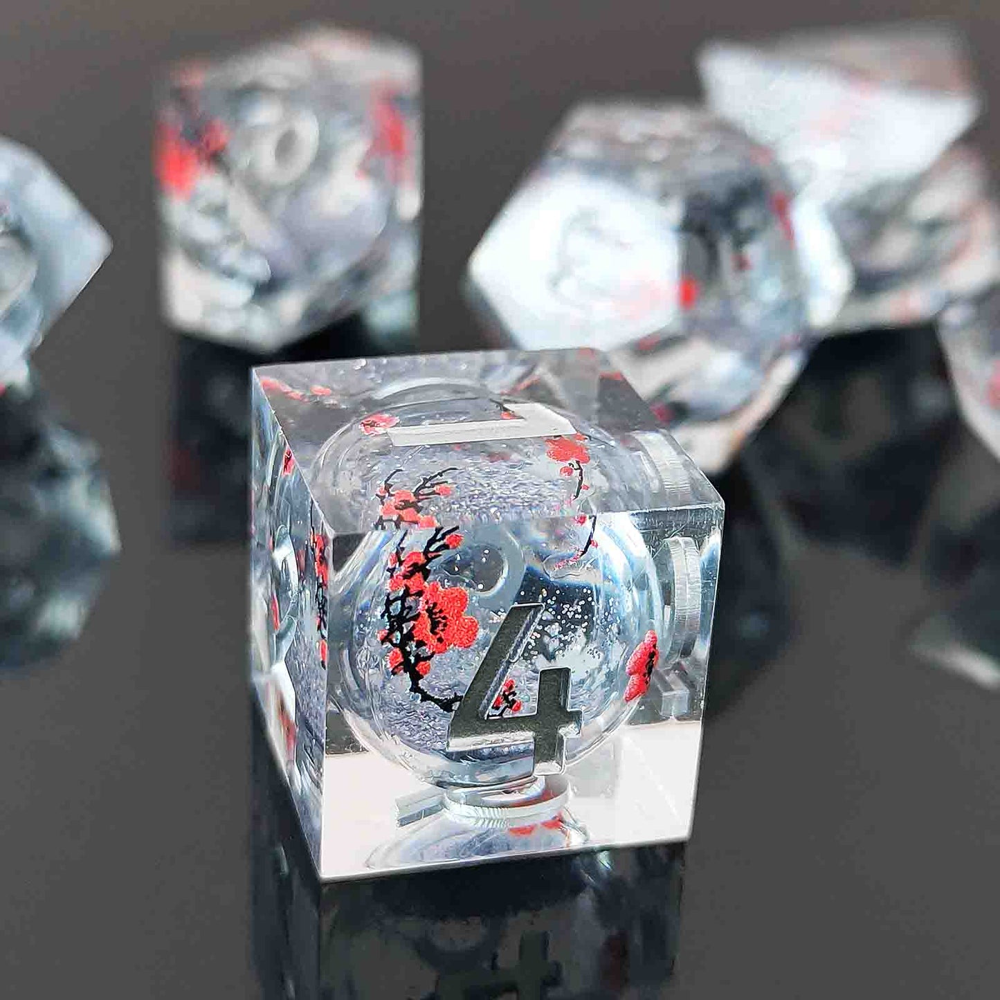7 delige Resin Liquid Core Dice Set “Silver Sakura Dream"