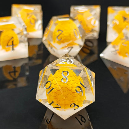 7 delige Resin Dice Set “Dragon Egg – Solar Hatchling"