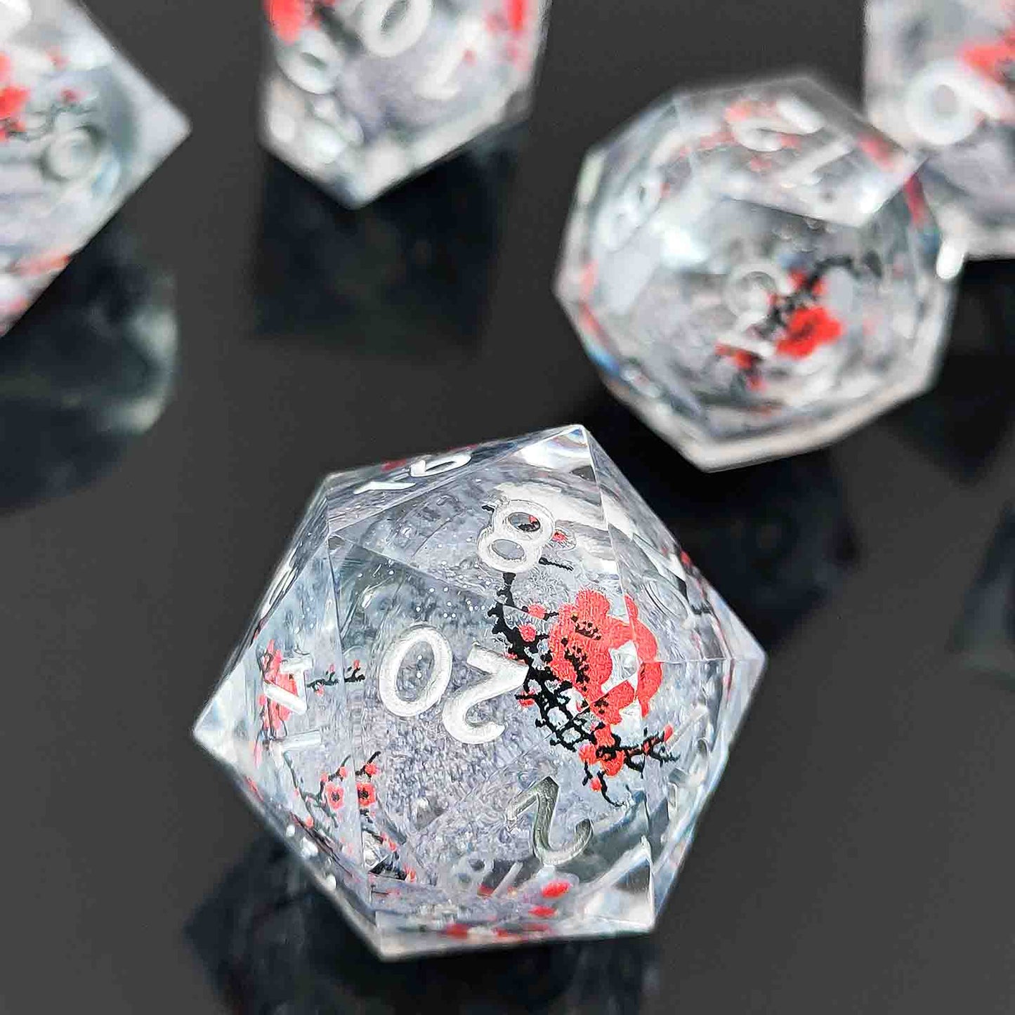 7 delige Resin Liquid Core Dice Set “Silver Sakura Dream"