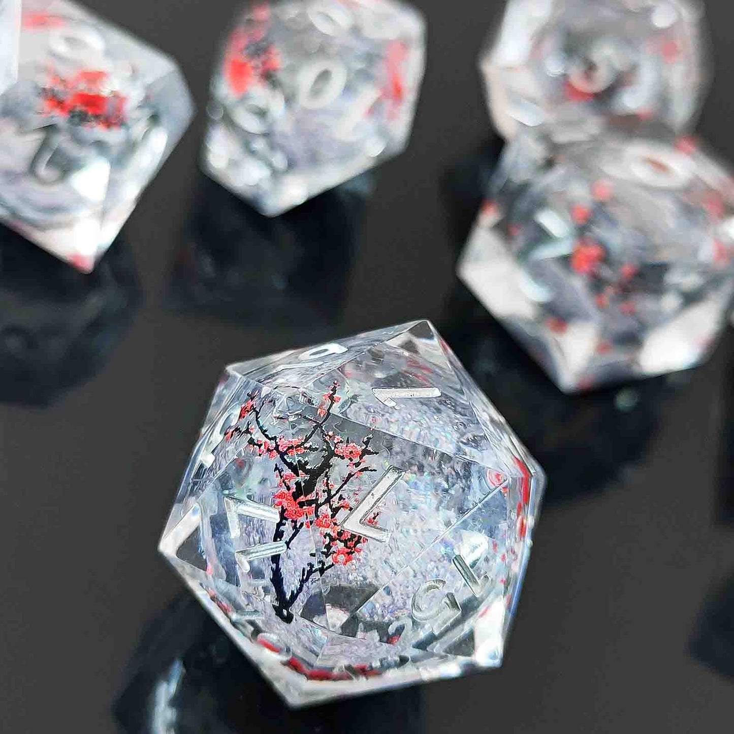 7 delige Resin Liquid Core Dice Set “Silver Sakura Dream"