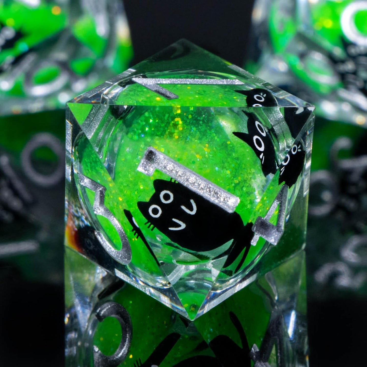 7 delige Liquid Core Resin Dice Set "Mystic Cat Green"