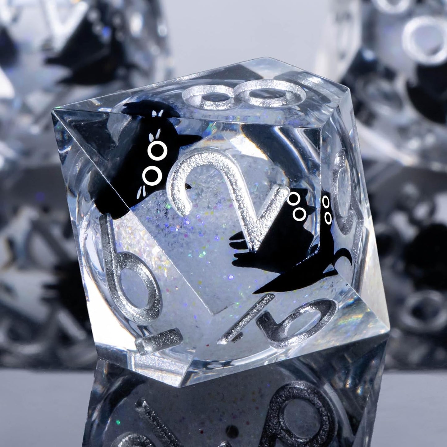 7 delige Liquid Core Resin Dice Set "Mystic Cat Silver"