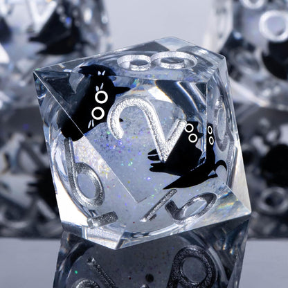 7 delige Liquid Core Resin Dice Set "Mystic Cat Silver"