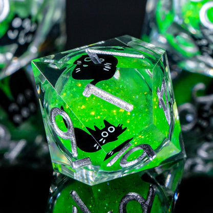 7 delige Liquid Core Resin Dice Set "Mystic Cat Green"