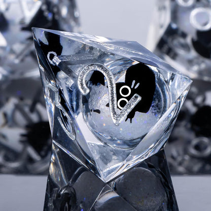 7 delige Liquid Core Resin Dice Set "Mystic Cat Silver"