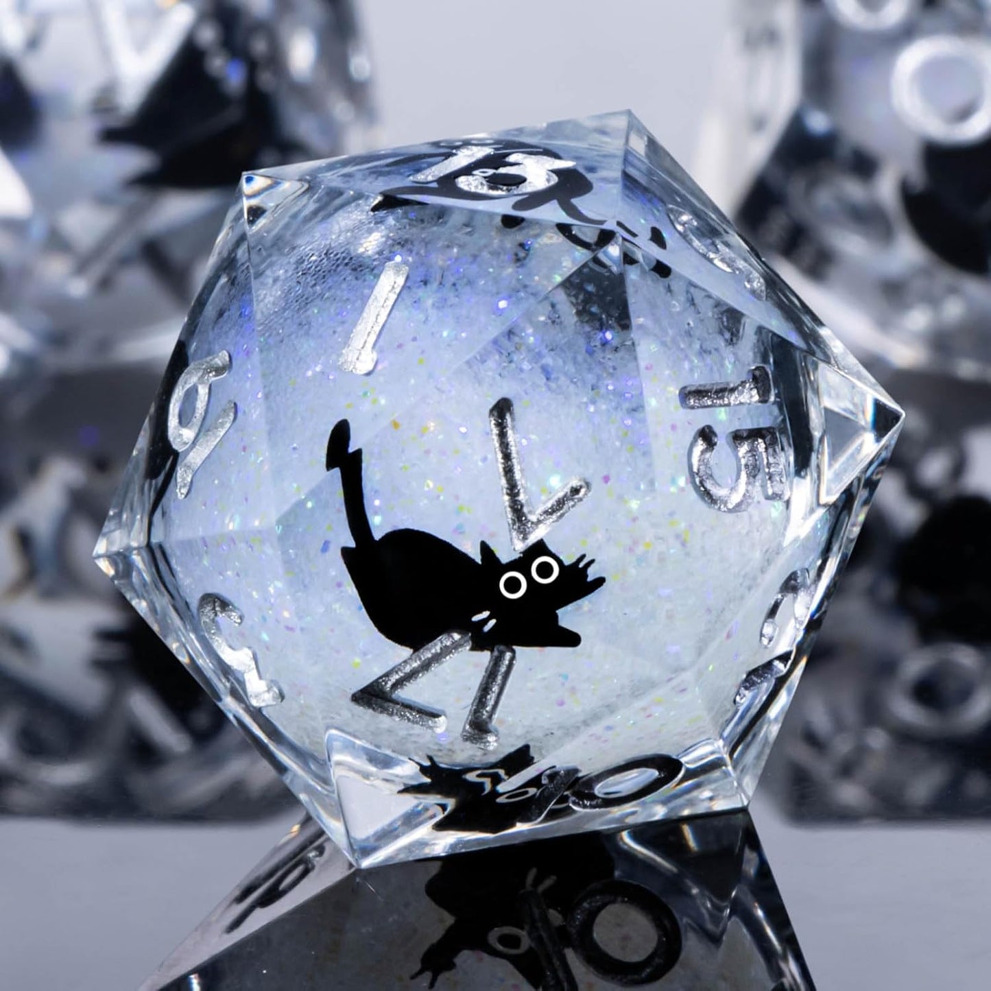 7 delige Liquid Core Resin Dice Set "Mystic Cat Silver"
