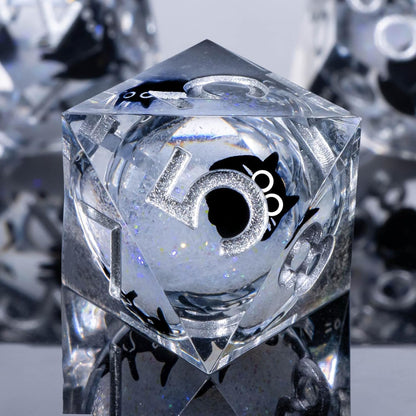 7 delige Liquid Core Resin Dice Set "Mystic Cat Silver"