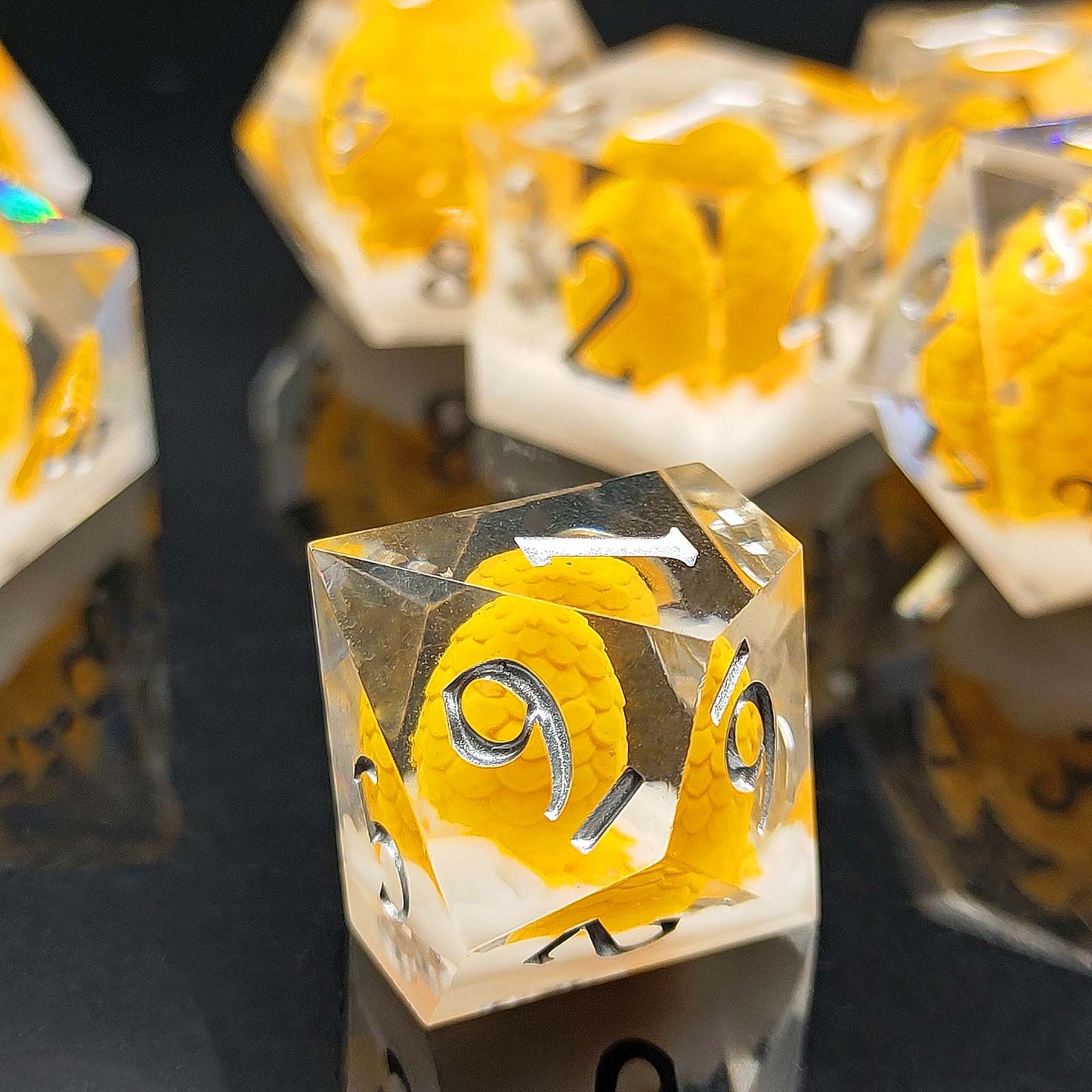 7 delige Resin Dice Set “Dragon Egg – Solar Hatchling"