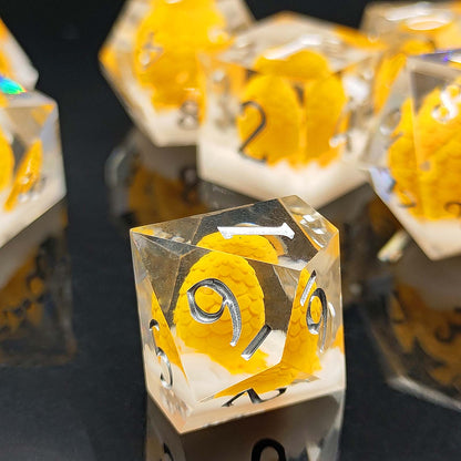 7 delige Resin Dice Set “Dragon Egg – Solar Hatchling"