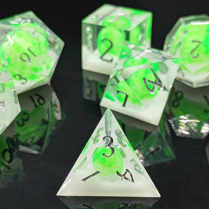 7 delige Resin Dice Set “Dragon Egg – Emerald Hatchling"