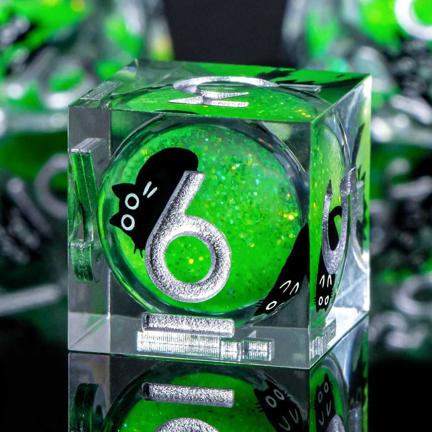 7 delige Liquid Core Resin Dice Set "Mystic Cat Green"