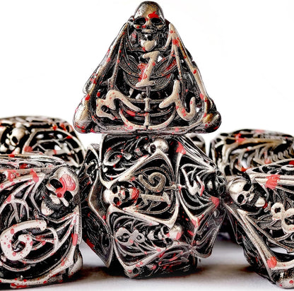 7 delige Metal Dice Set “Gravebone Silverblood”