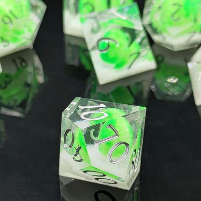 7 delige Resin Dice Set “Dragon Egg – Emerald Hatchling"