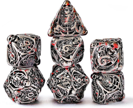 7 delige Metal Dice Set “Gravebone Silverblood”