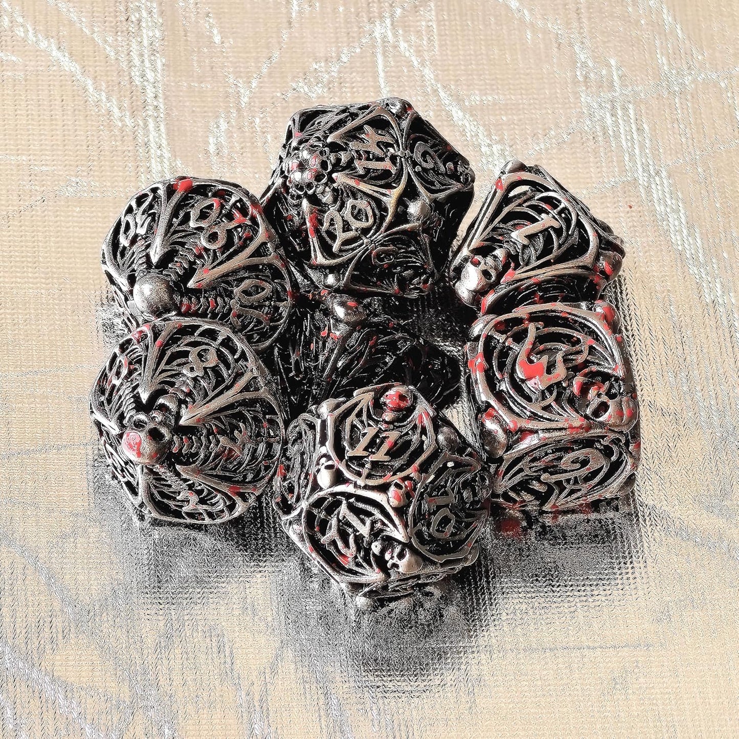 7 delige Metal Dice Set “Gravebone Silverblood”