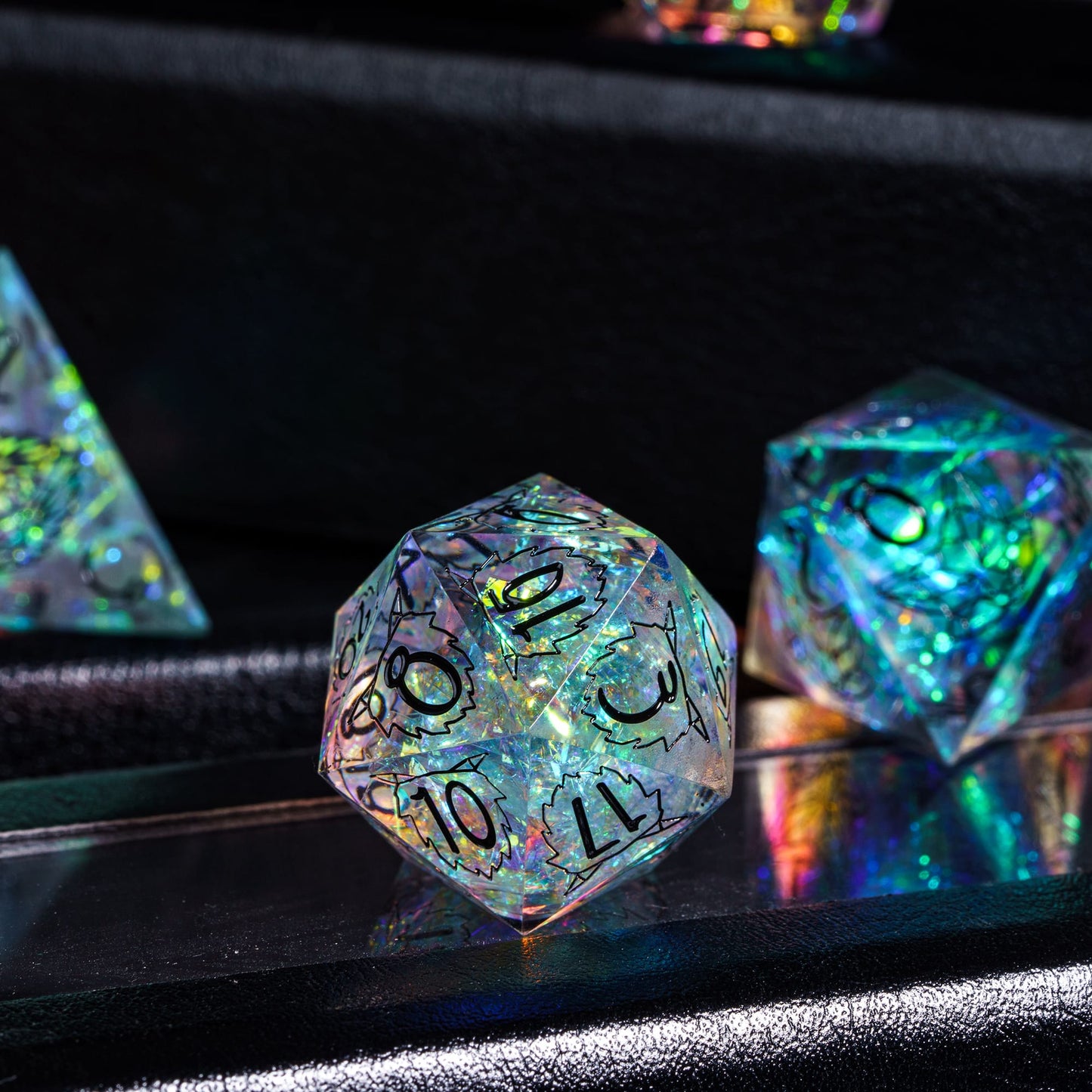 7 delige Resin Dice Set "Holographic Spirit Beast"