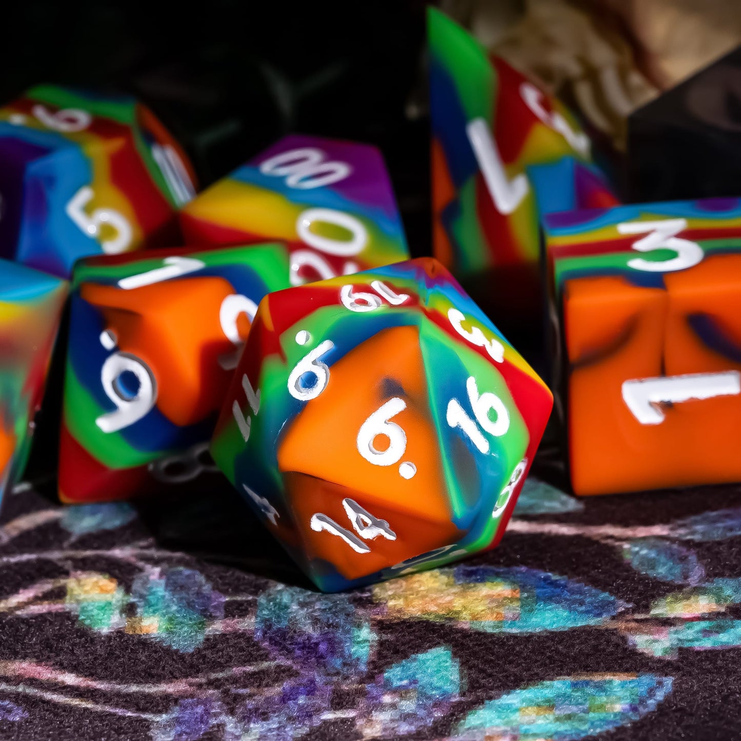 7 delige Siliconen Bounce Dice Set Regenboog Donker