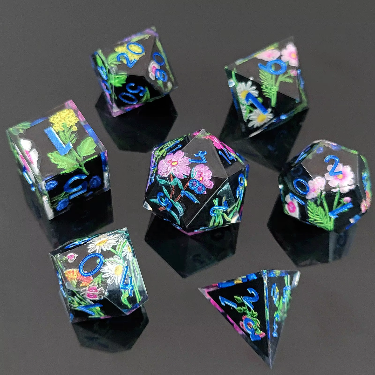 7 delige Resin Dice Set “Midnight Bloom”