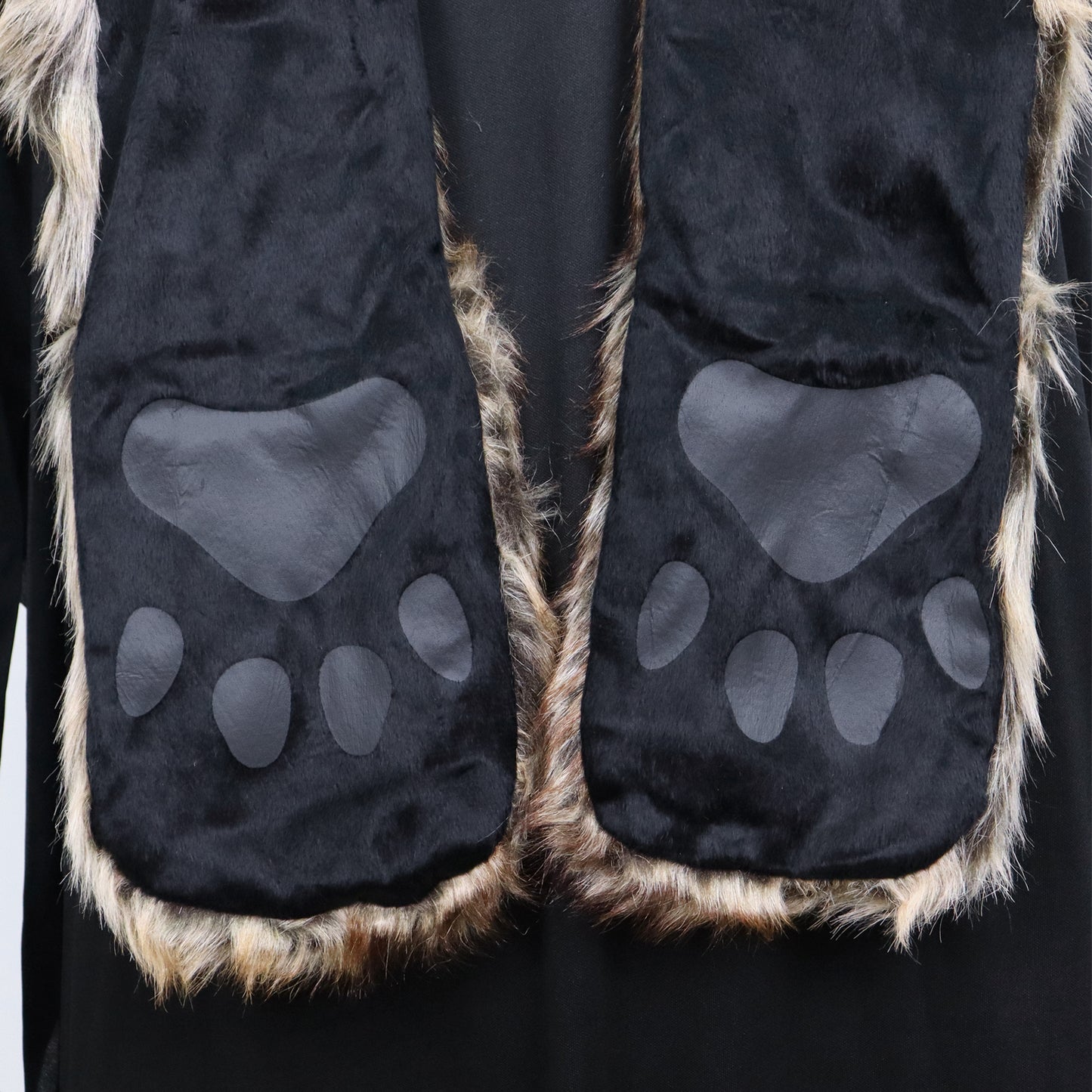 Faux Fur Berenmuts met Pootprint & Handwarmers