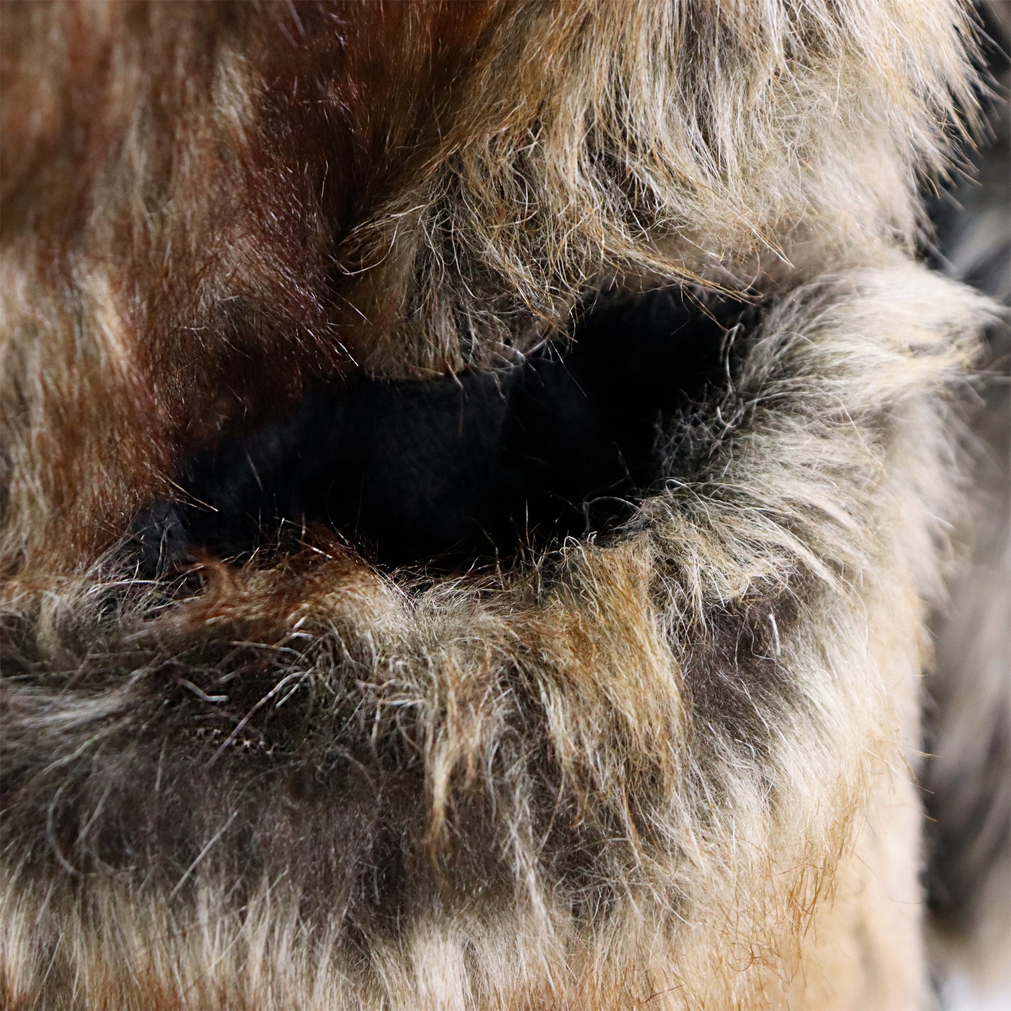 Faux Fur Berenmuts met Pootprint & Handwarmers