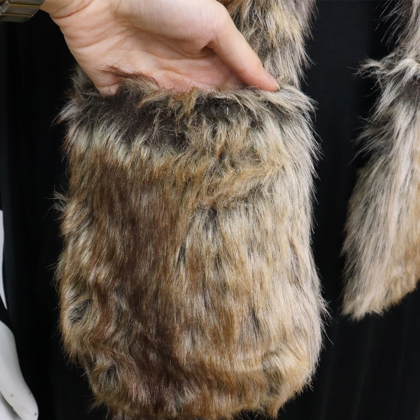 Faux Fur Berenmuts met Pootprint & Handwarmers
