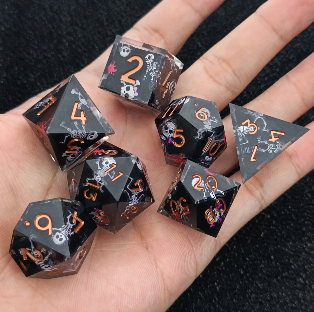 7 delige Resin Dice Set “Bone Jester”