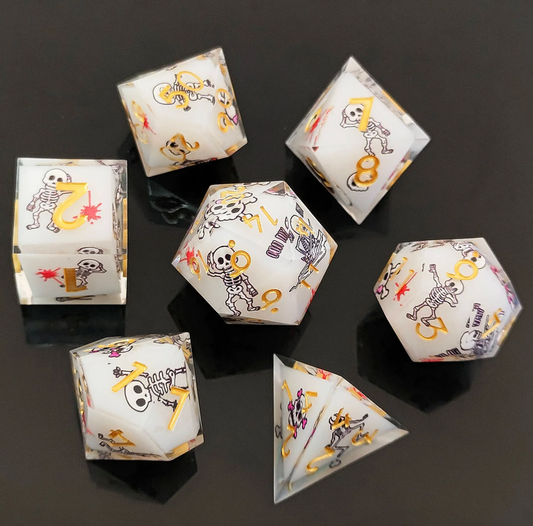 7 delige Resin Dice Set “Bone Parade”