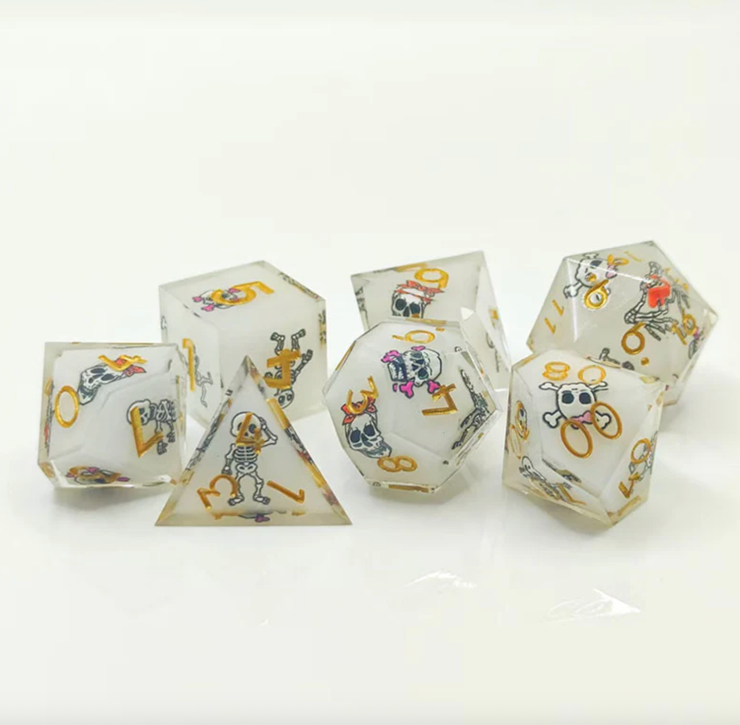 7 delige Resin Dice Set “Bone Parade”