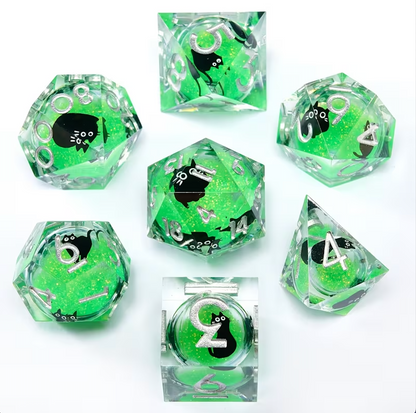 7 delige Liquid Core Resin Dice Set "Mystic Cat Green"