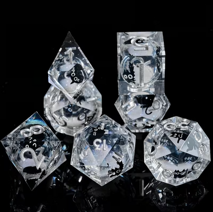 7 delige Liquid Core Resin Dice Set "Mystic Cat Silver"