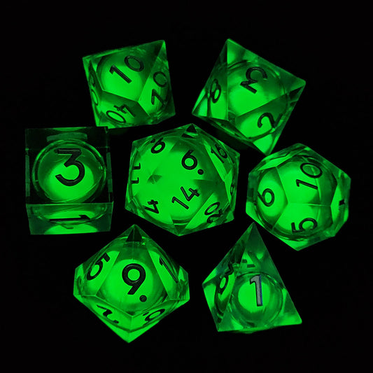 7 delige Resin Dice Set “Luminous Emerald Glow"