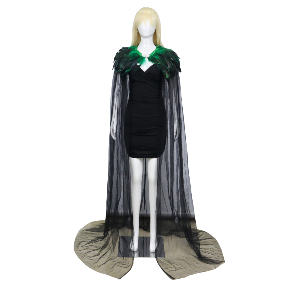 Zwarte Luxe Dramatische Cape met groene Verenkraag en broche